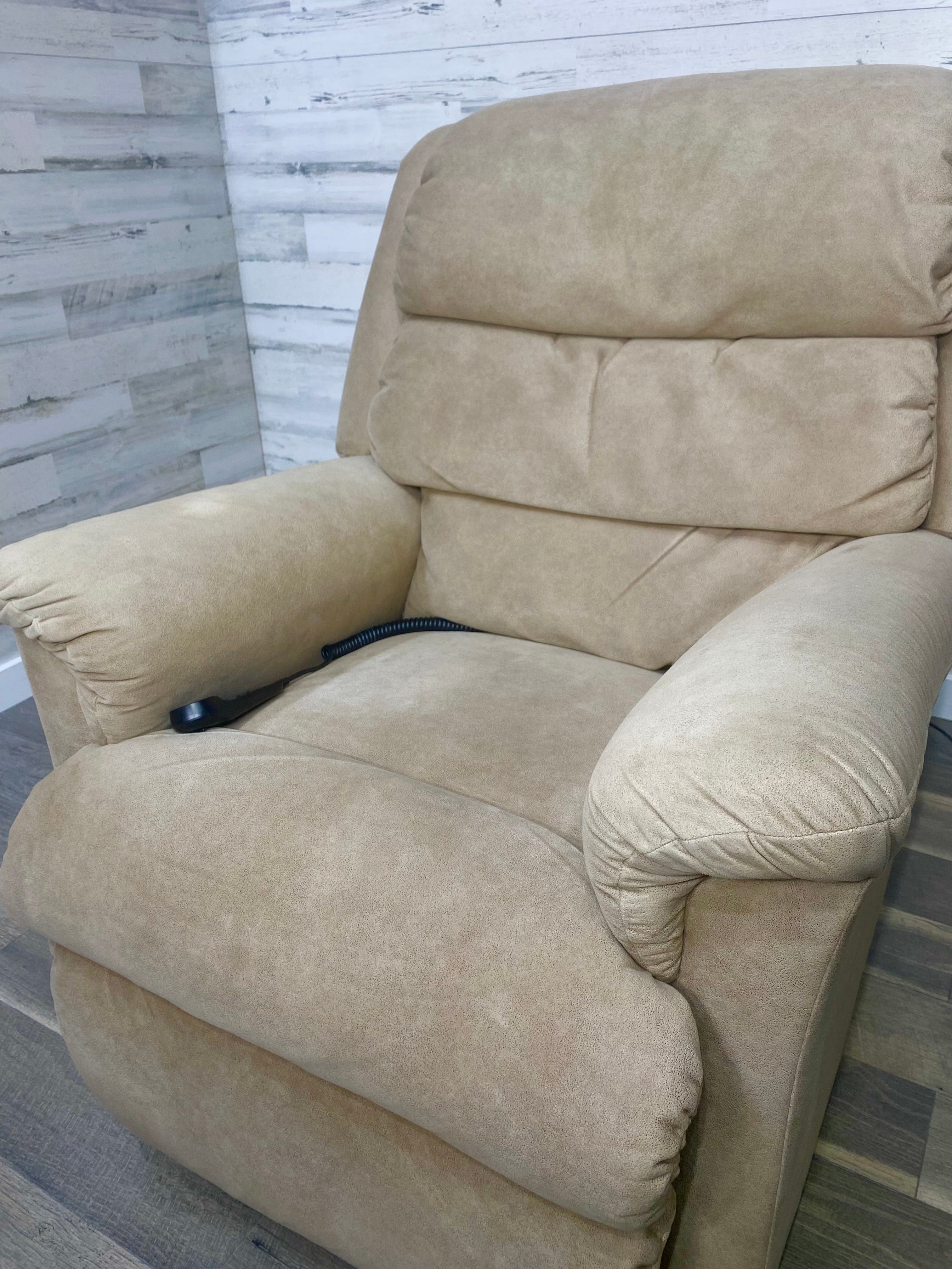 La-Z-Boy Reclining Lift Chair